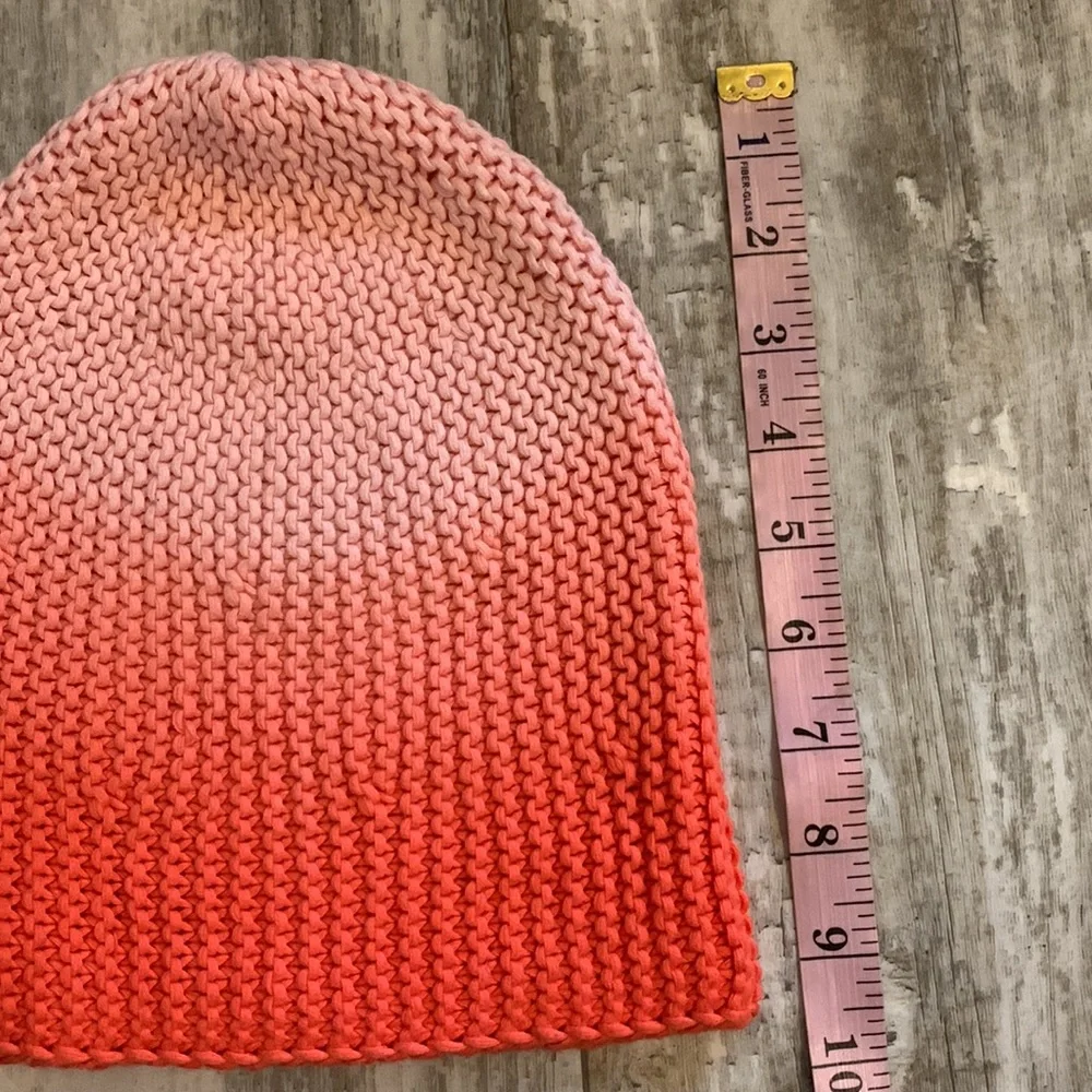 American Eagle ombré knit beanie